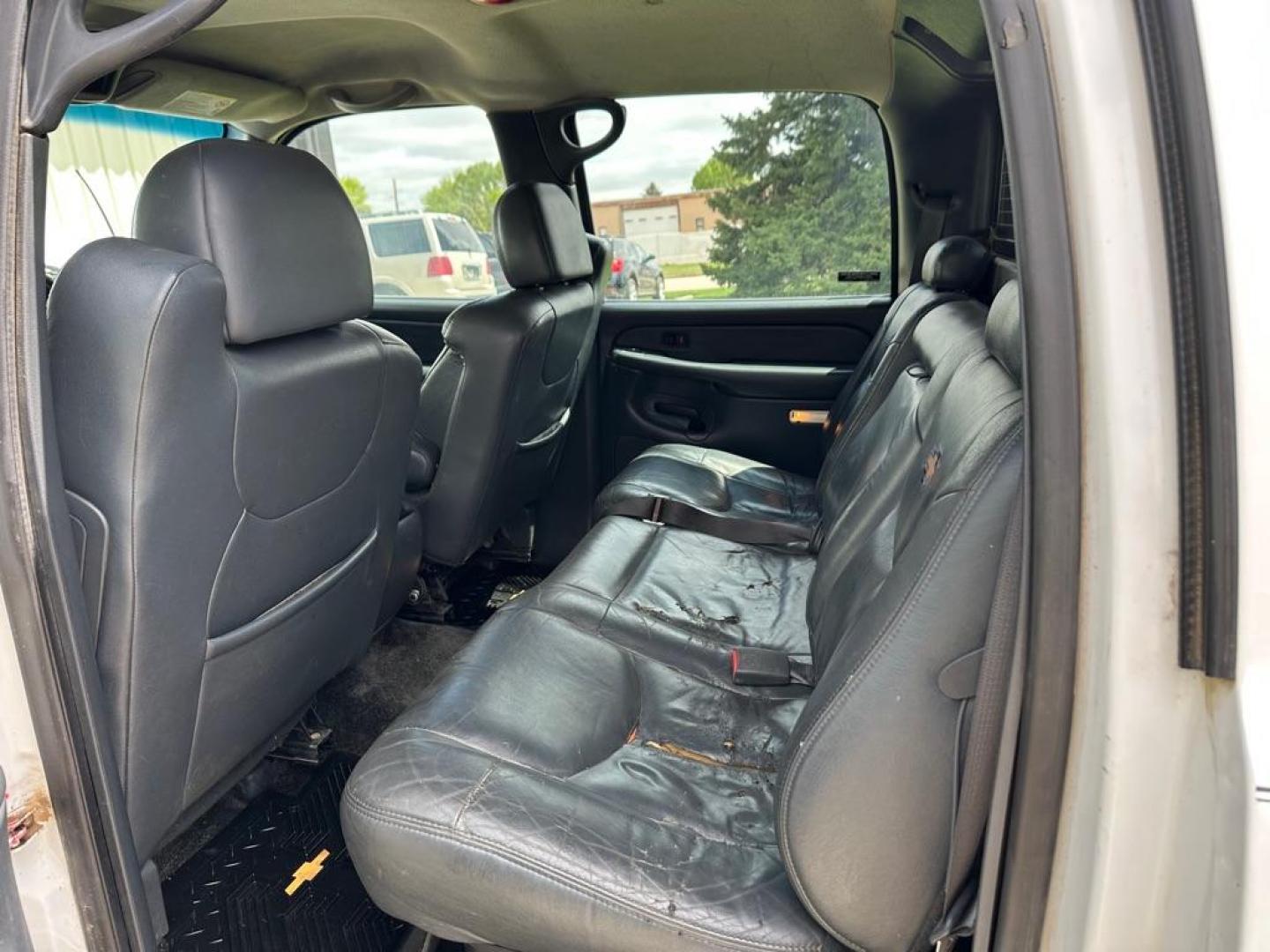 2002 CHEVROLET AVALANCHE 1500 (3GNEK13TX2G) with an 5.3L engine, Automatic transmission, located at 1030 S. 22nd St., Bismarck, ND, 58504, (701) 258-0022, 46.793560, -100.758118 - Photo#2