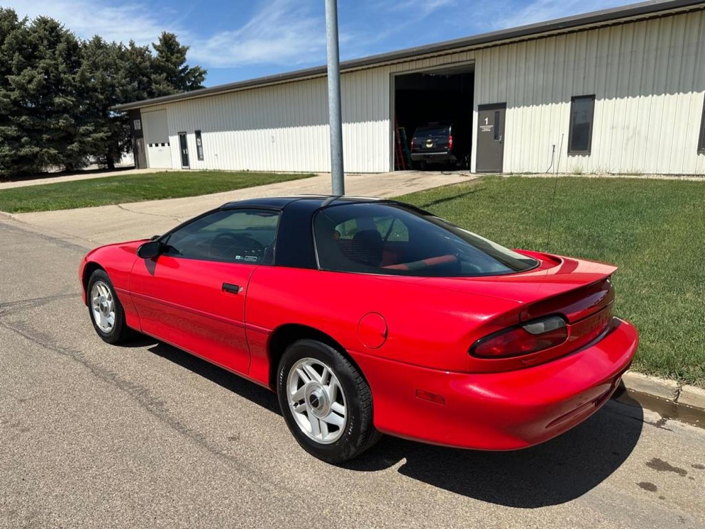 1995 CHEVROLET CAMARO (2G1FP22S3S2) with an 3.4L engine, Automatic transmission, located at 1030 S. 22nd St., Bismarck, ND, 58504, (701) 258-0022, 46.793560, -100.758118 - Photo#1