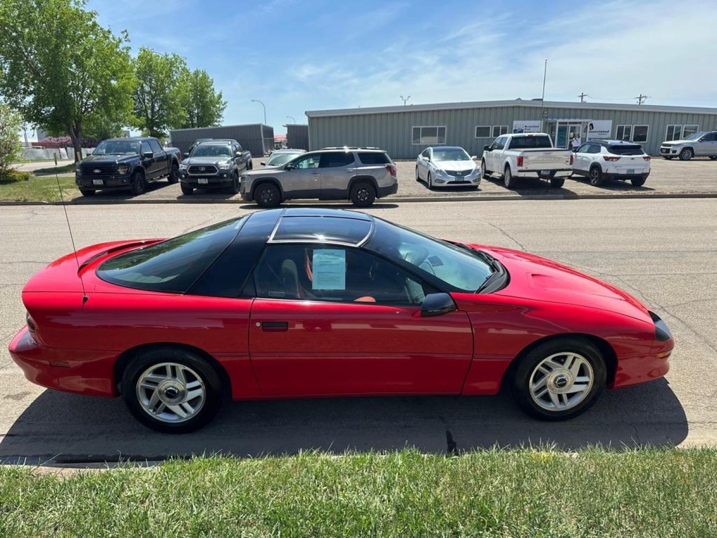 1995 CHEVROLET CAMARO (2G1FP22S3S2) with an 3.4L engine, Automatic transmission, located at 1030 S. 22nd St., Bismarck, ND, 58504, (701) 258-0022, 46.793560, -100.758118 - Photo#2