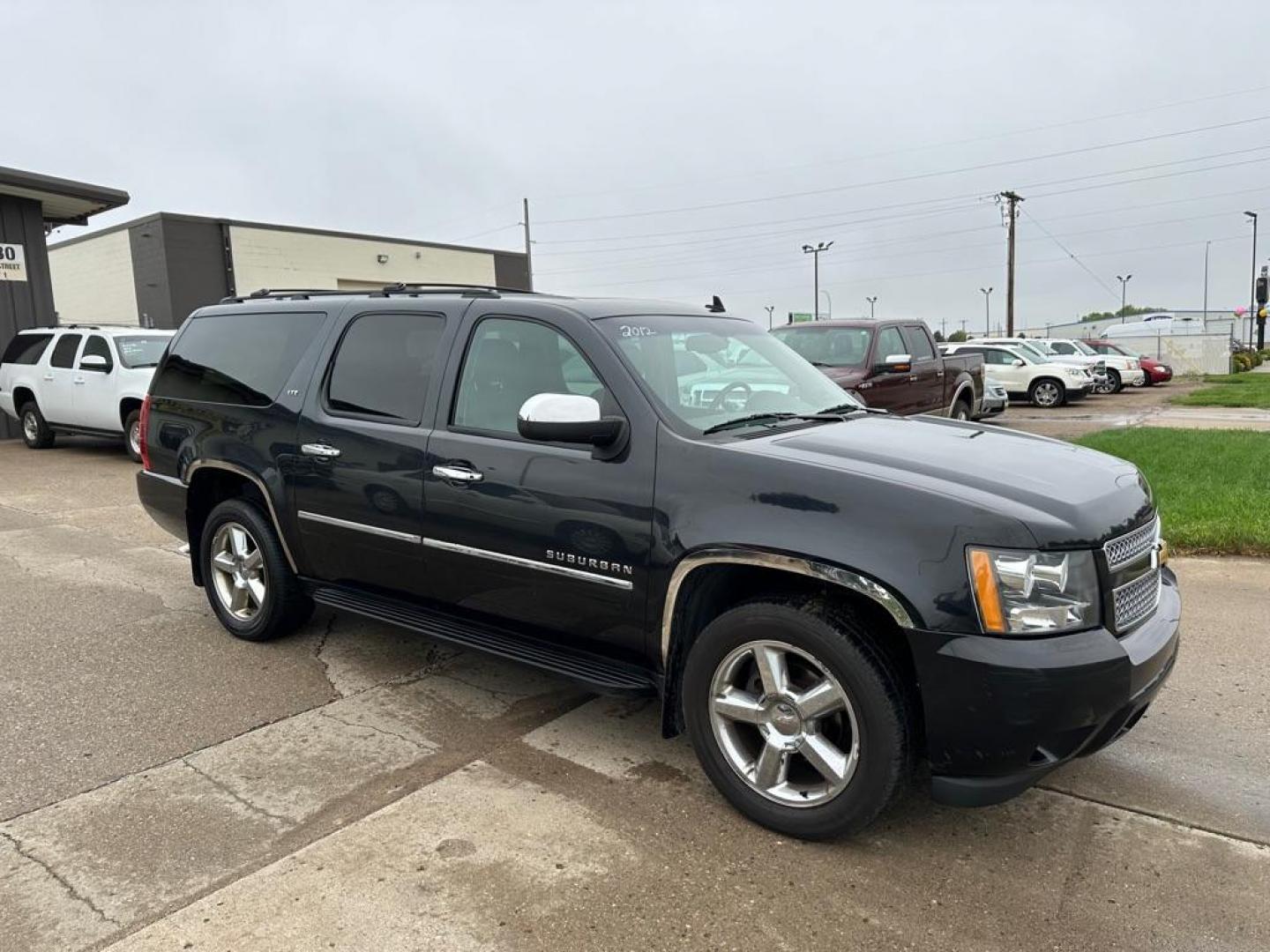 2012 CHEVROLET SUBURBAN 1500 LTZ (1GNSKKE71CR) with an 5.3L engine, Automatic transmission, located at 1030 S. 22nd St., Bismarck, ND, 58504, (701) 258-0022, 46.793560, -100.758118 - Photo#2