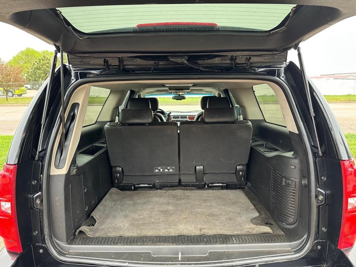 2012 CHEVROLET SUBURBAN 1500 LTZ (1GNSKKE71CR) with an 5.3L engine, Automatic transmission, located at 1030 S. 22nd St., Bismarck, ND, 58504, (701) 258-0022, 46.793560, -100.758118 - Photo#4