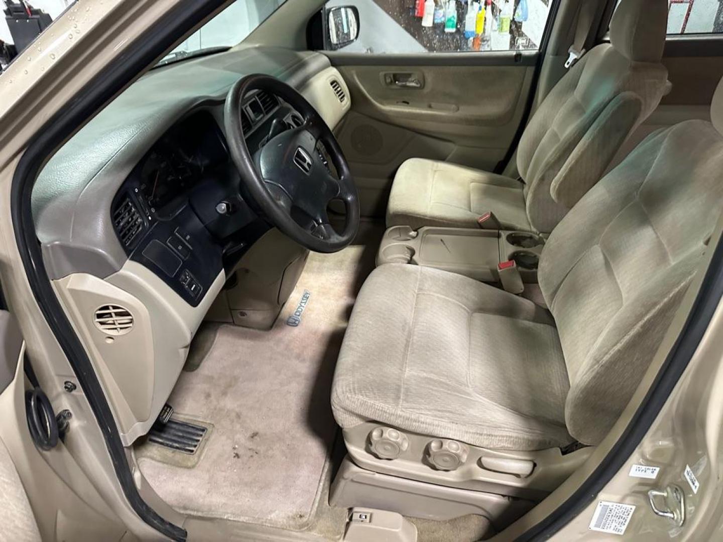 2002 HONDA ODYSSEY LX (2HKRL18582H) with an 3.5L engine, Automatic transmission, located at 1030 S. 22nd St., Bismarck, ND, 58504, (701) 258-0022, 46.793560, -100.758118 - Photo#6