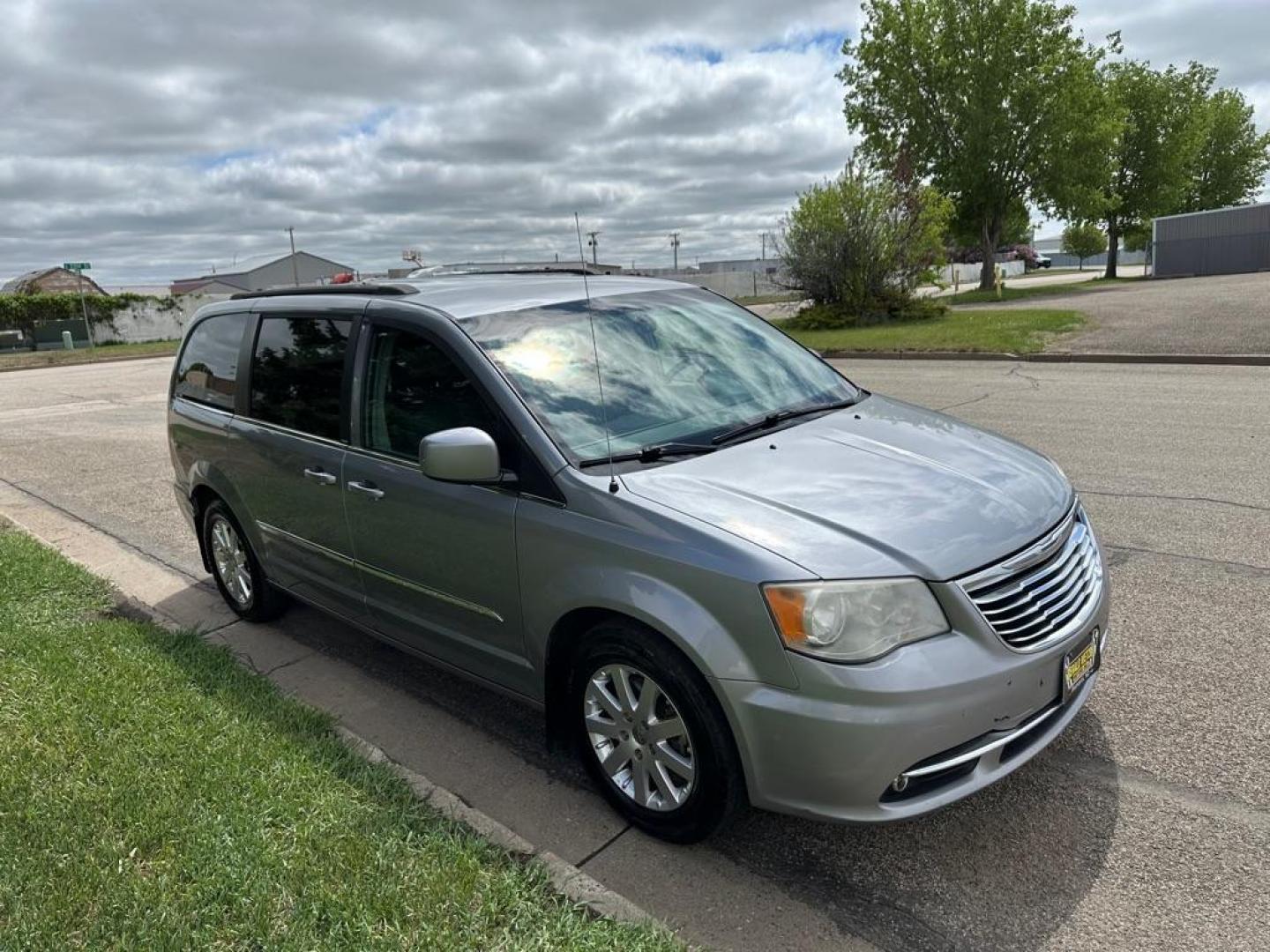 2014 CHRYSLER TOWN and COUNTRY TOURING (2C4RC1BG5ER) with an 3.6L engine, Automatic transmission, located at 1030 S. 22nd St., Bismarck, ND, 58504, (701) 258-0022, 46.793560, -100.758118 - Photo#2