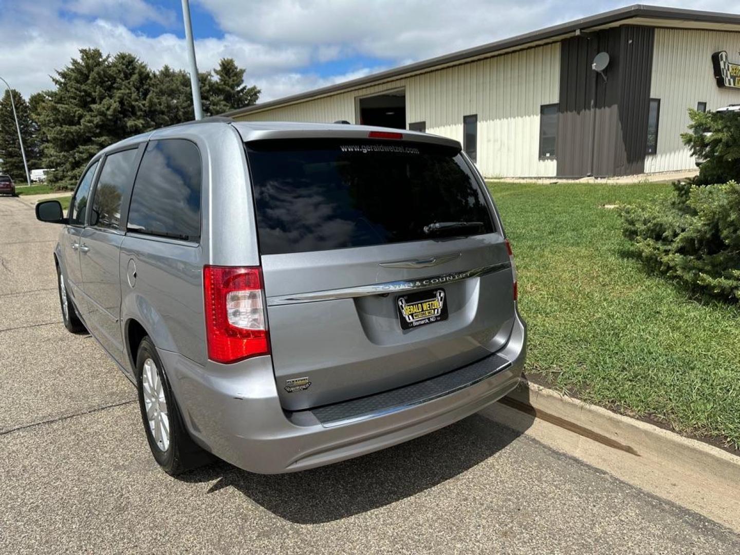 2014 CHRYSLER TOWN and COUNTRY TOURING (2C4RC1BG5ER) with an 3.6L engine, Automatic transmission, located at 1030 S. 22nd St., Bismarck, ND, 58504, (701) 258-0022, 46.793560, -100.758118 - Photo#3