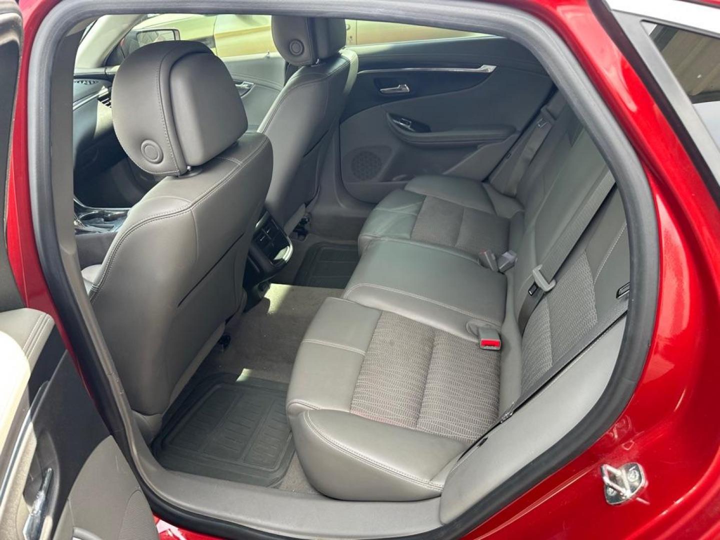 2014 CHEVROLET IMPALA LT (2G1125S39E9) with an 3.6L engine, Automatic transmission, located at 1030 S. 22nd St., Bismarck, ND, 58504, (701) 258-0022, 46.793560, -100.758118 - Photo#3