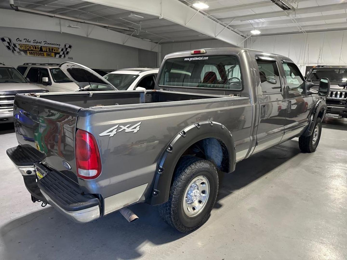 2002 FORD F250 SUPER DUTY (1FTNW21L42E) with an 5.4L engine, Automatic transmission, located at 1030 S. 22nd St., Bismarck, ND, 58504, (701) 258-0022, 46.793560, -100.758118 - Photo#4