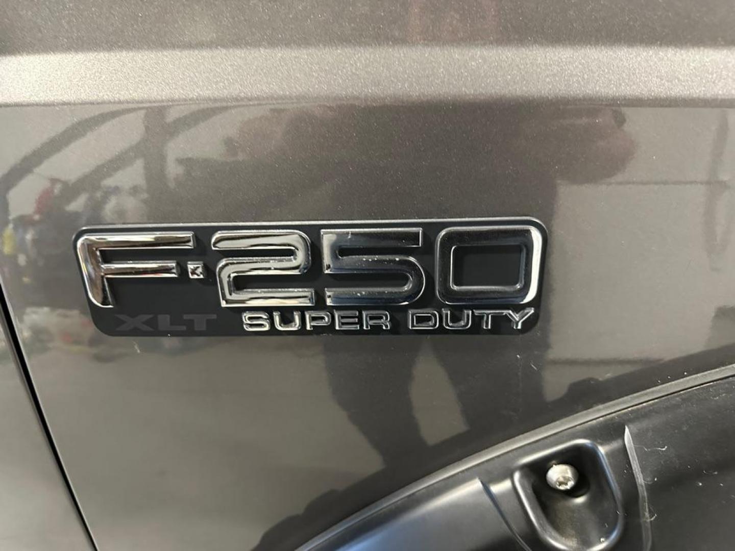 2002 FORD F250 SUPER DUTY (1FTNW21L42E) with an 5.4L engine, Automatic transmission, located at 1030 S. 22nd St., Bismarck, ND, 58504, (701) 258-0022, 46.793560, -100.758118 - Photo#5