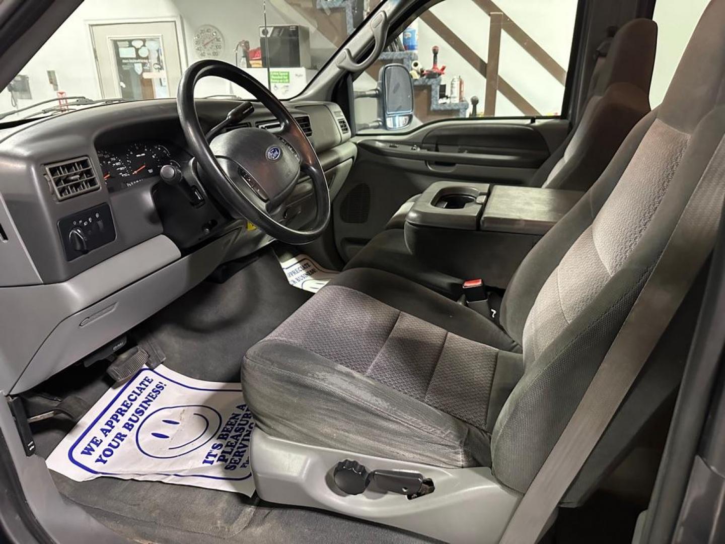 2002 FORD F250 SUPER DUTY (1FTNW21L42E) with an 5.4L engine, Automatic transmission, located at 1030 S. 22nd St., Bismarck, ND, 58504, (701) 258-0022, 46.793560, -100.758118 - Photo#6
