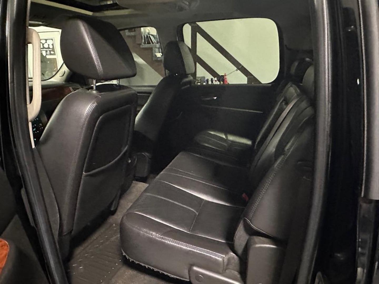 2009 GMC SIERRA 1500 SLT (3GTEK33309G) with an 5.3L engine, Automatic transmission, located at 1030 S. 22nd St., Bismarck, ND, 58504, (701) 258-0022, 46.793560, -100.758118 - NICE CLEAN TRUCK - Photo#4