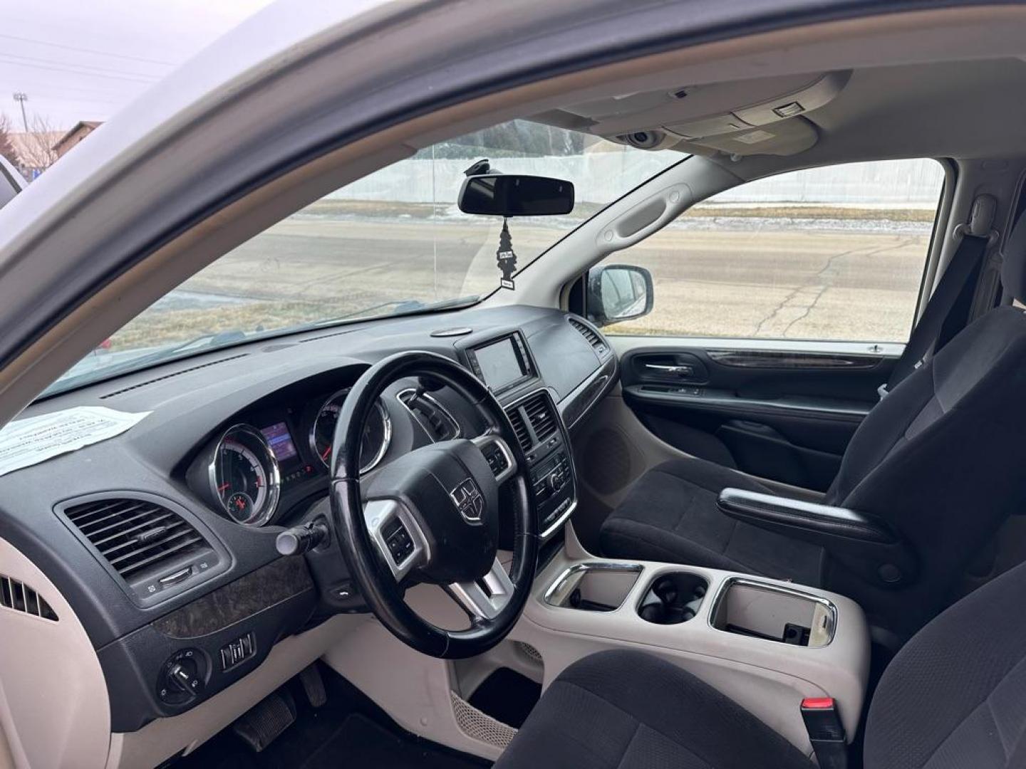 2011 DODGE GRAND CARAVAN CREW (2D4RN5DG2BR) with an 3.6L engine, Automatic transmission, located at 1030 S. 22nd St., Bismarck, ND, 58504, (701) 258-0022, 46.793560, -100.758118 - Photo#3