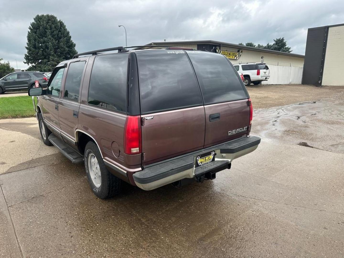 1997 CHEVROLET TAHOE K1500 (1GNEK13R8V1) with an 5.7L engine, Automatic transmission, located at 1030 S. 22nd St., Bismarck, ND, 58504, (701) 258-0022, 46.793560, -100.758118 - NICE SUV. GOOD MECHANICAL 4X4 - Photo#1