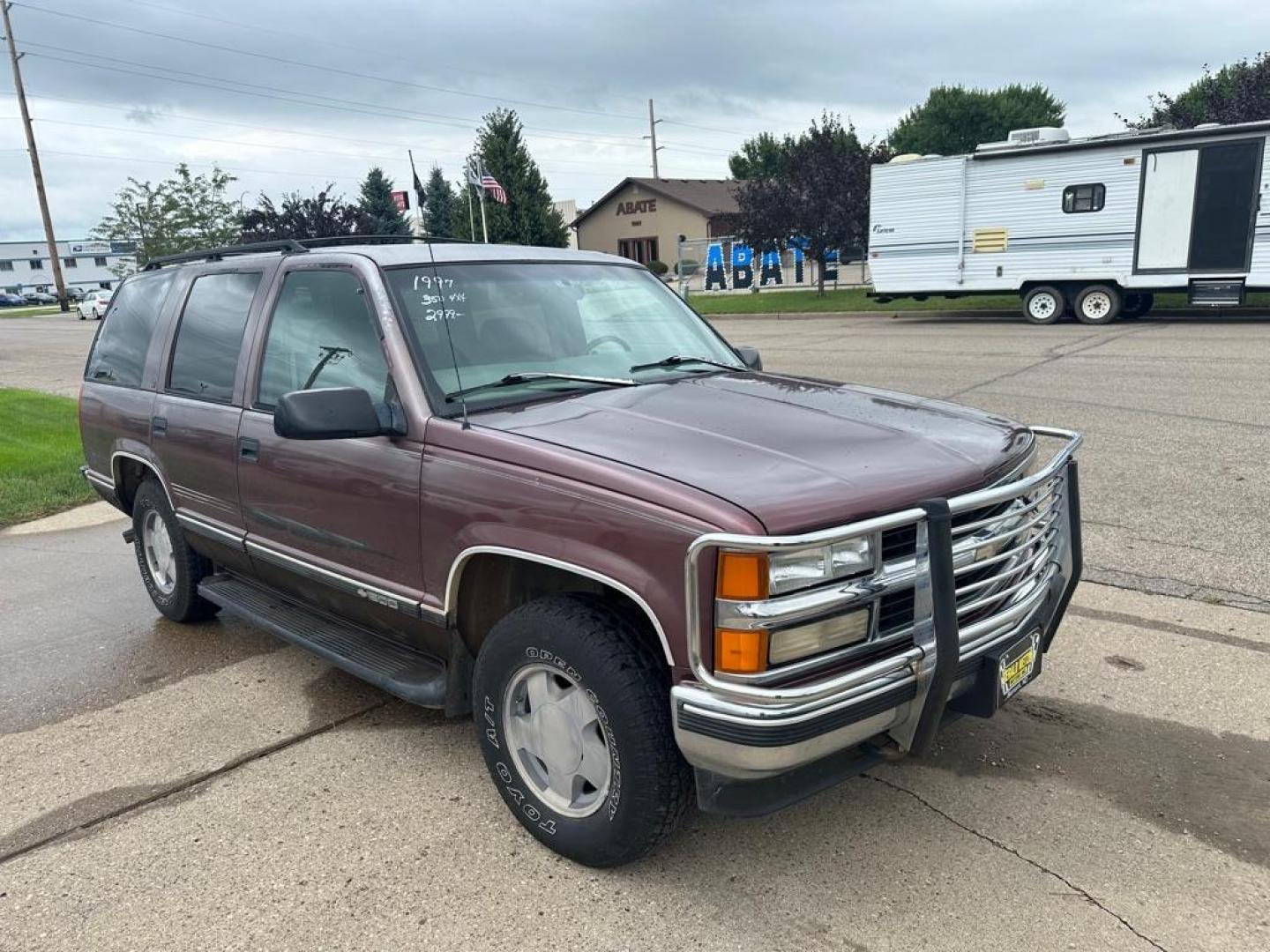 1997 CHEVROLET TAHOE K1500 (1GNEK13R8V1) with an 5.7L engine, Automatic transmission, located at 1030 S. 22nd St., Bismarck, ND, 58504, (701) 258-0022, 46.793560, -100.758118 - NICE SUV. GOOD MECHANICAL 4X4 - Photo#2