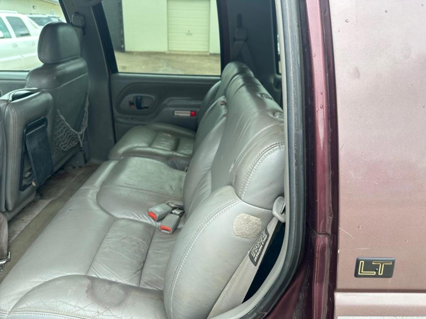 1997 CHEVROLET TAHOE K1500 (1GNEK13R8V1) with an 5.7L engine, Automatic transmission, located at 1030 S. 22nd St., Bismarck, ND, 58504, (701) 258-0022, 46.793560, -100.758118 - NICE SUV. GOOD MECHANICAL 4X4 - Photo#4