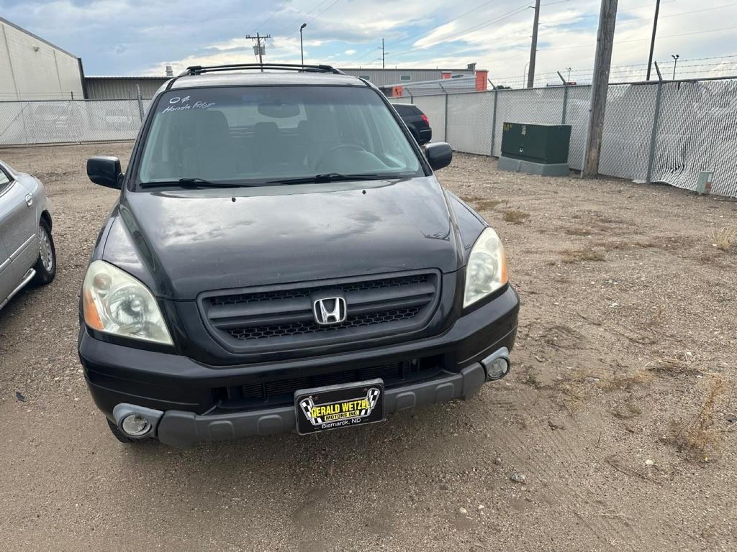 2004 HONDA PILOT EXL (5FNYF18504B) with an 3.5L engine, Automatic transmission, located at 1030 S. 22nd St., Bismarck, ND, 58504, (701) 258-0022, 46.793560, -100.758118 - Photo#1