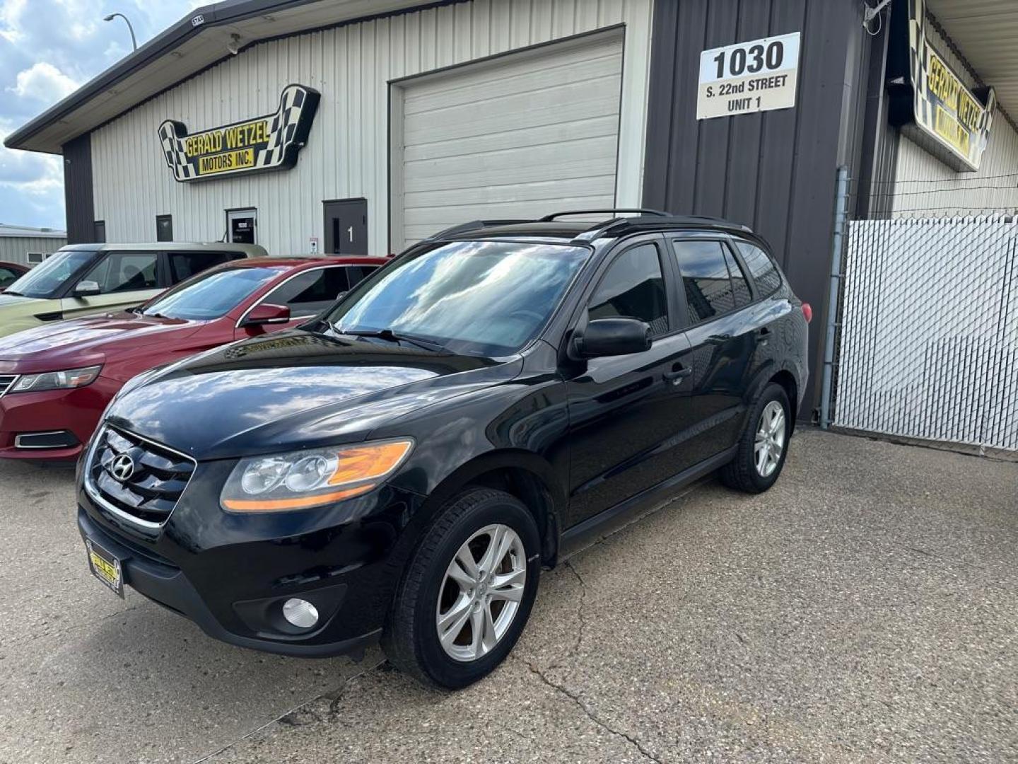 2011 BLACK HYUNDAI SANTA FE SE (5XYZHDAGXBG) with an 3.5L engine, Automatic transmission, located at 1030 S. 22nd St., Bismarck, ND, 58504, (701) 258-0022, 46.793560, -100.758118 - Photo#7
