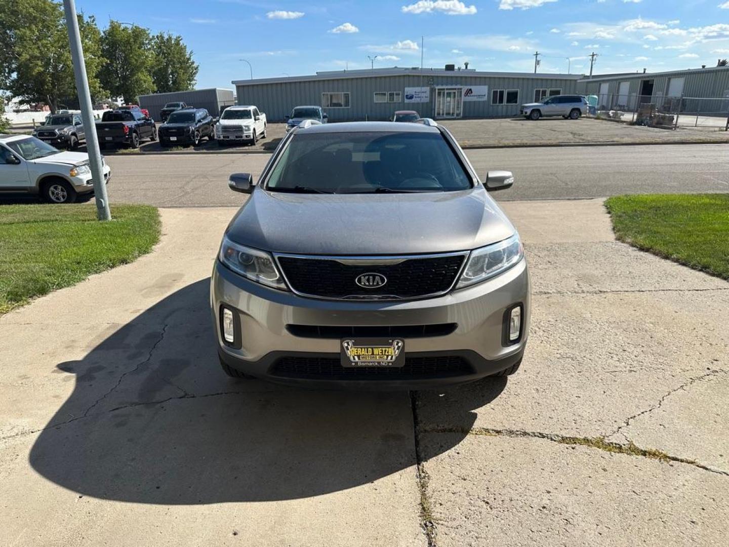 2015 KIA SORENTO LX (5XYKTDA66FG) with an 2.4L engine, Automatic transmission, located at 1030 S. 22nd St., Bismarck, ND, 58504, (701) 258-0022, 46.793560, -100.758118 - Photo#8