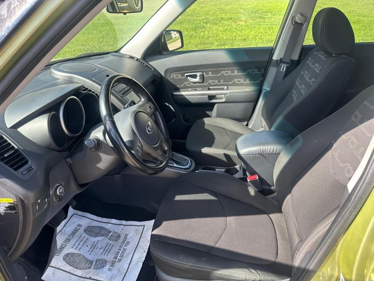 2013 KIA SOUL + (KNDJT2A66D7) with an 2.0L engine, Automatic transmission, located at 1030 S. 22nd St., Bismarck, ND, 58504, (701) 258-0022, 46.793560, -100.758118 - NICE MILEAGE. 107 k SUNROOF . AIR CONDITIONING - Photo#5