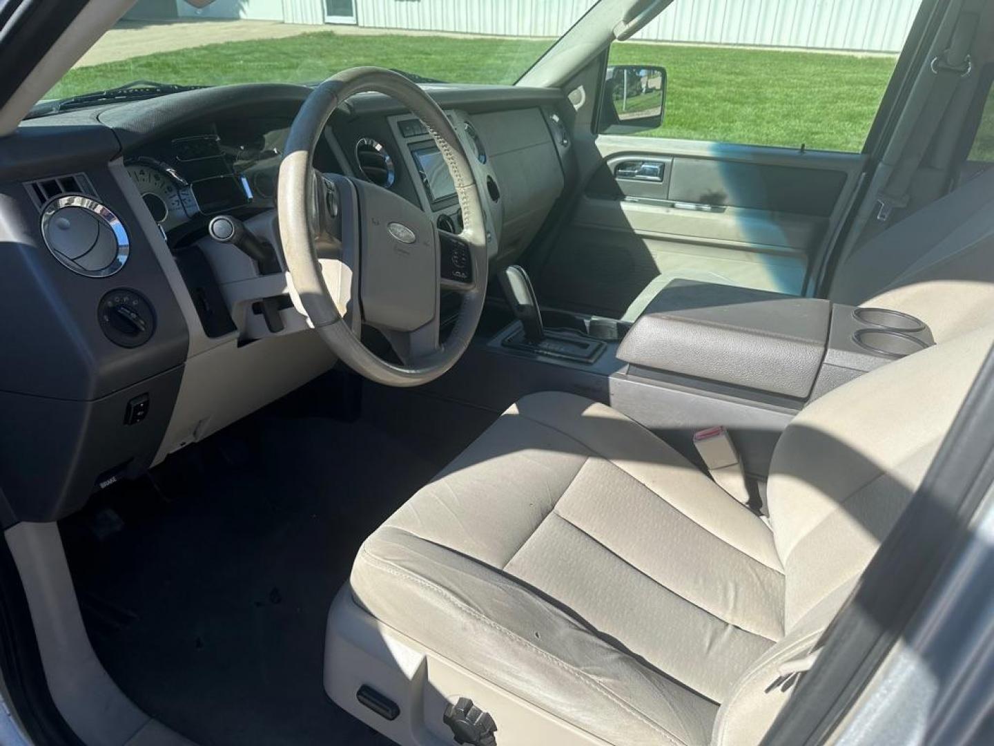 2012 FORD EXPEDITION EL XLT (1FMJK1J54CE) with an 5.4L engine, Automatic transmission, located at 1030 S. 22nd St., Bismarck, ND, 58504, (701) 258-0022, 46.793560, -100.758118 - Photo#3