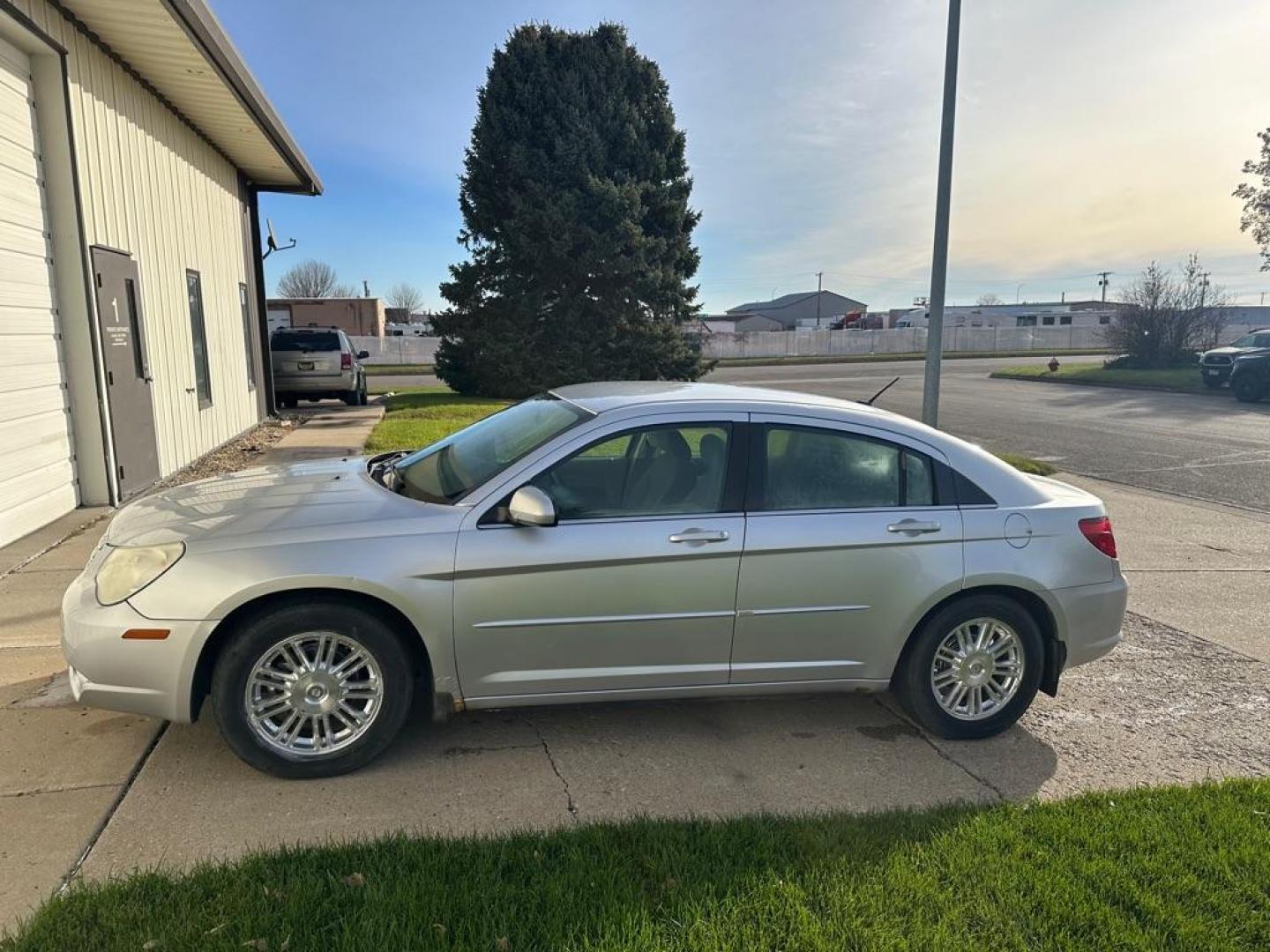 2007 CHRYSLER SEBRING TOURING (1C3LC56K27N) with an 2.4L engine, Automatic transmission, located at 1030 S. 22nd St., Bismarck, ND, 58504, (701) 258-0022, 46.793560, -100.758118 - Photo#1