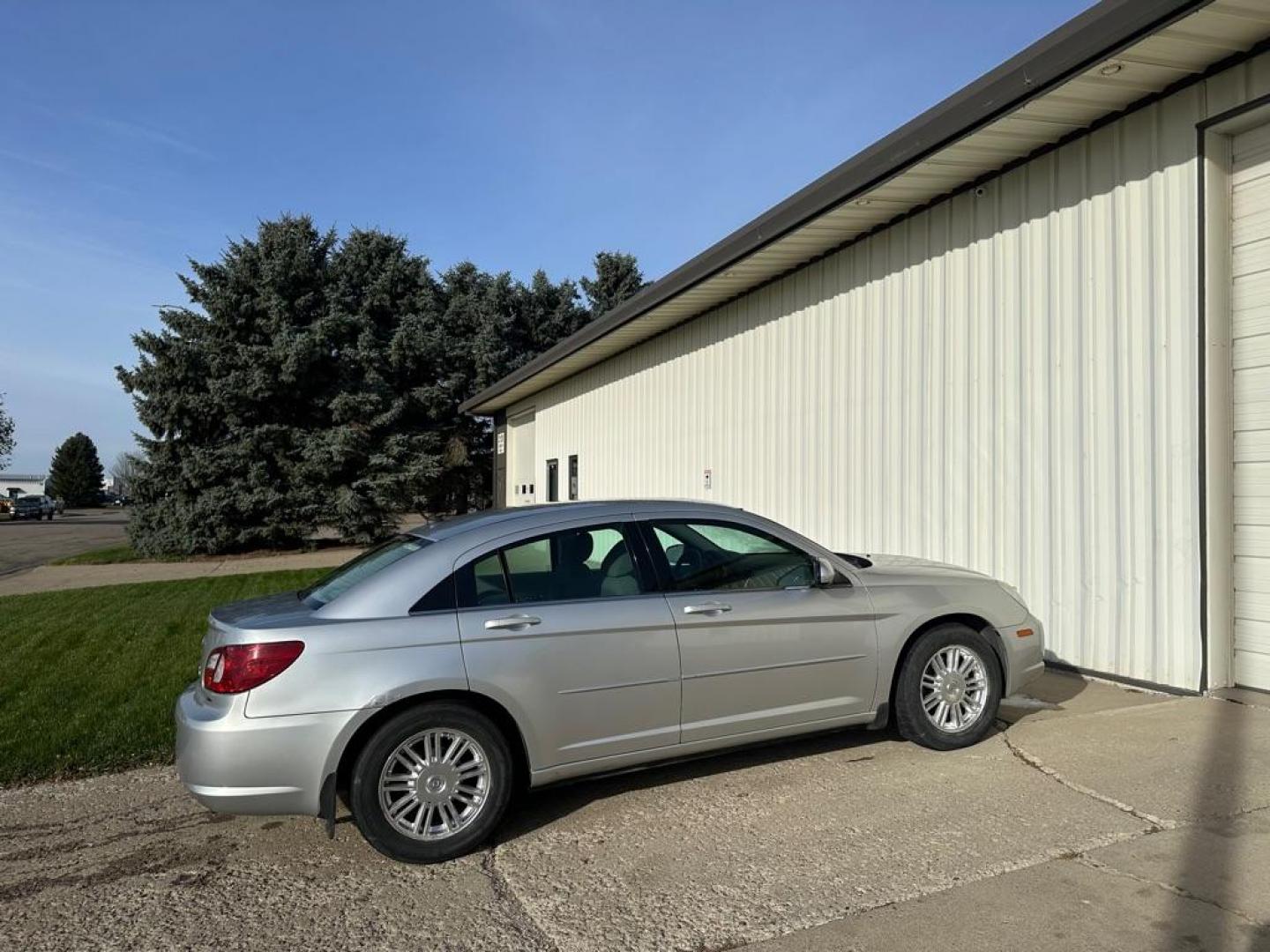 2007 CHRYSLER SEBRING TOURING (1C3LC56K27N) with an 2.4L engine, Automatic transmission, located at 1030 S. 22nd St., Bismarck, ND, 58504, (701) 258-0022, 46.793560, -100.758118 - Photo#2