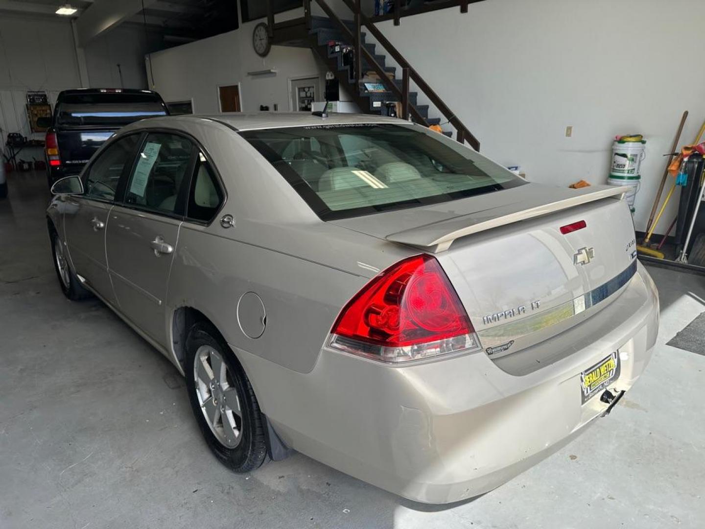 2008 CHEVROLET IMPALA LT (2G1WT58KX81) with an 3.5L engine, Automatic transmission, located at 1030 S. 22nd St., Bismarck, ND, 58504, (701) 258-0022, 46.793560, -100.758118 - Photo#2