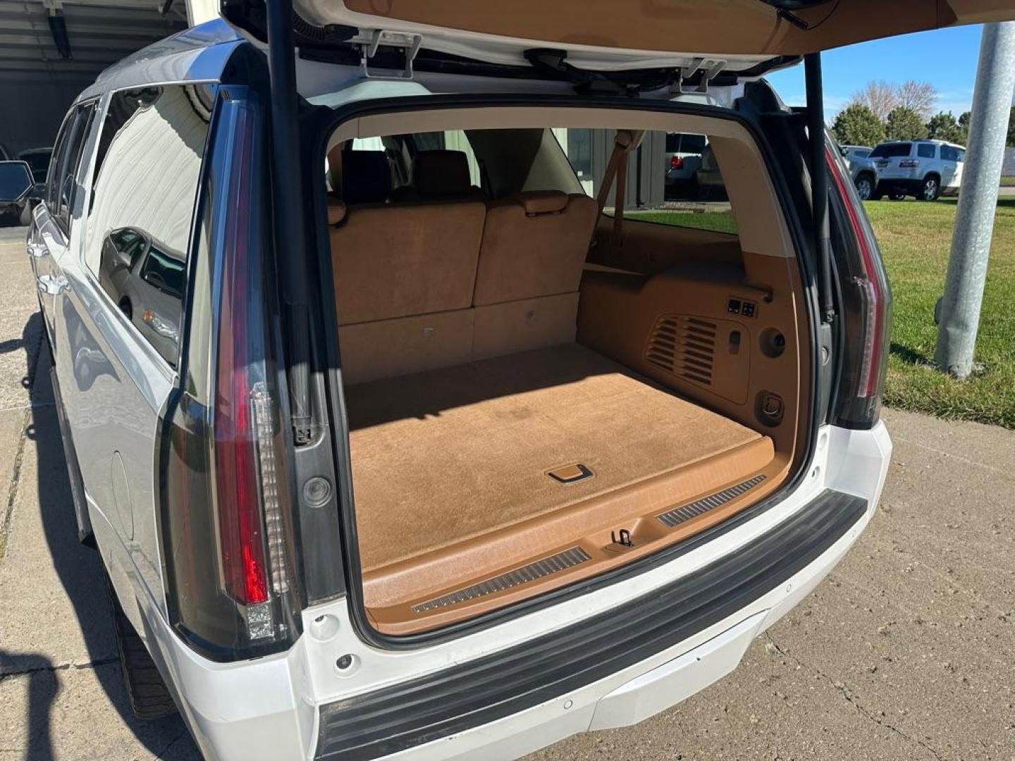 2016 CADILLAC ESCALADE ESV PLATINUM (1GYS4KKJ7GR) with an 6.2L engine, Automatic transmission, located at 1030 S. 22nd St., Bismarck, ND, 58504, (701) 258-0022, 46.793560, -100.758118 - Photo#5