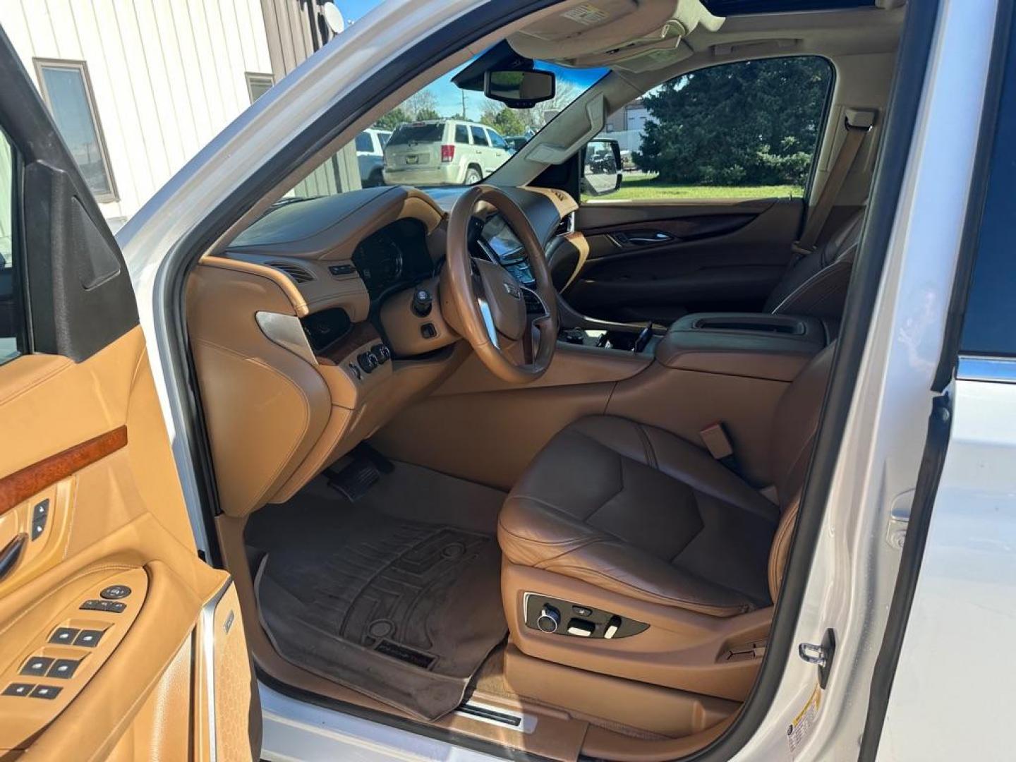 2016 CADILLAC ESCALADE ESV PLATINUM (1GYS4KKJ7GR) with an 6.2L engine, Automatic transmission, located at 1030 S. 22nd St., Bismarck, ND, 58504, (701) 258-0022, 46.793560, -100.758118 - Photo#6