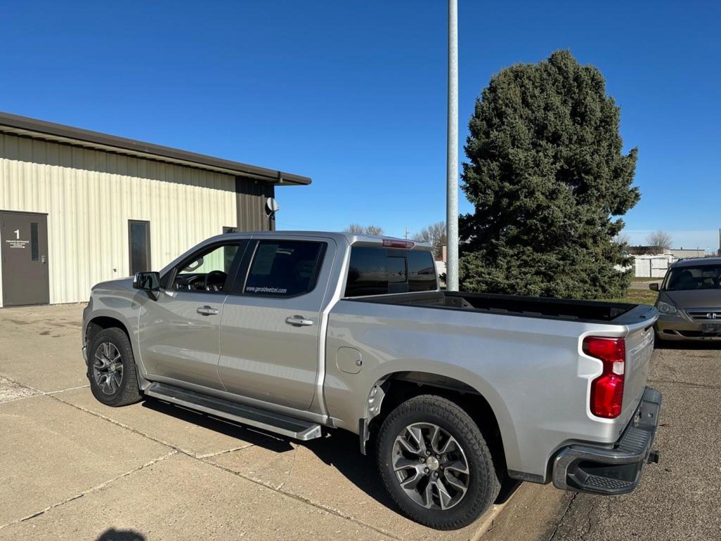 2019 CHEVROLET SILVERADO 1500 LT (3GCPWCEK0KG) with an 2.7L engine, Automatic transmission, located at 1030 S. 22nd St., Bismarck, ND, 58504, (701) 258-0022, 46.793560, -100.758118 - Photo#1