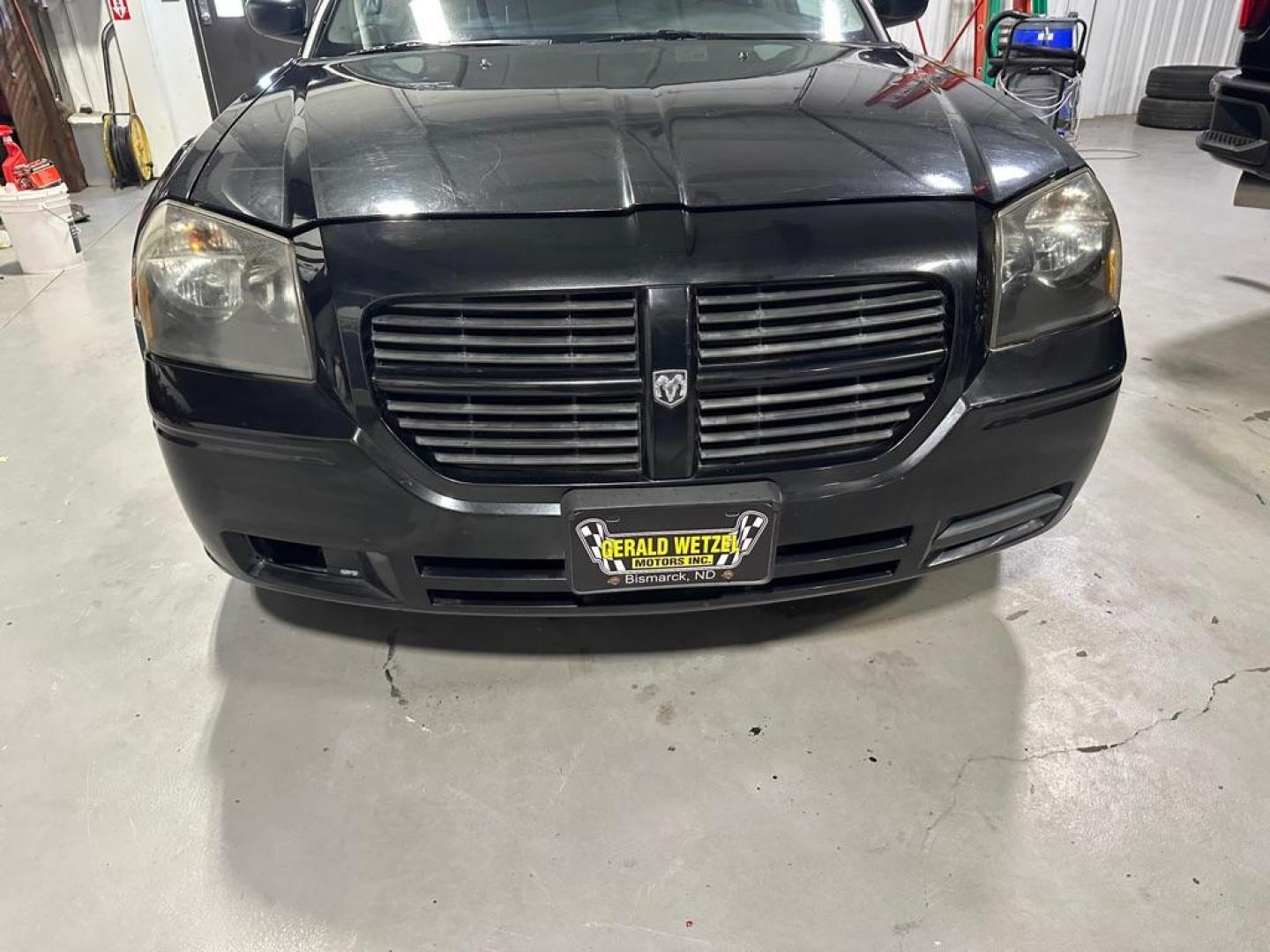 2005 DODGE MAGNUM SXT (2D4FV48V85H) with an 3.5L engine, Automatic transmission, located at 1030 S. 22nd St., Bismarck, ND, 58504, (701) 258-0022, 46.793560, -100.758118 - Photo#0