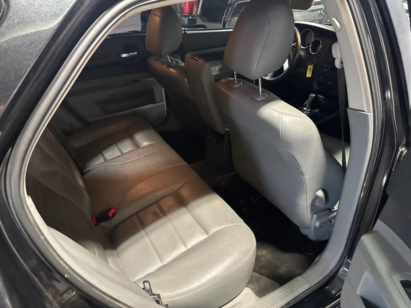 2005 DODGE MAGNUM SXT (2D4FV48V85H) with an 3.5L engine, Automatic transmission, located at 1030 S. 22nd St., Bismarck, ND, 58504, (701) 258-0022, 46.793560, -100.758118 - Photo#7