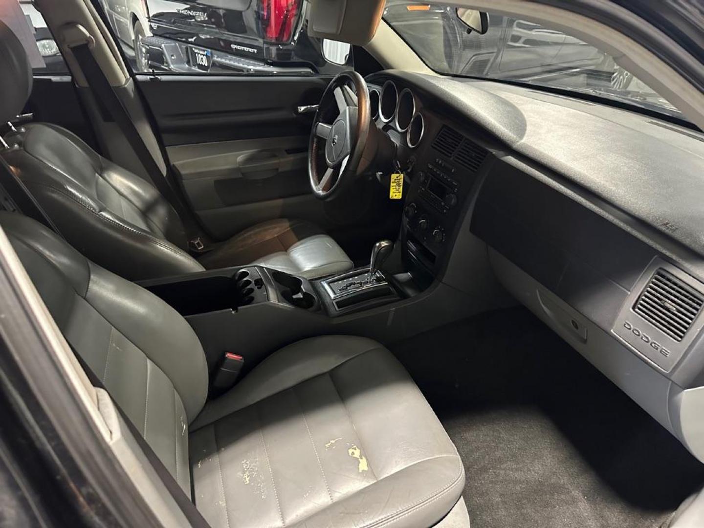 2005 DODGE MAGNUM SXT (2D4FV48V85H) with an 3.5L engine, Automatic transmission, located at 1030 S. 22nd St., Bismarck, ND, 58504, (701) 258-0022, 46.793560, -100.758118 - Photo#8