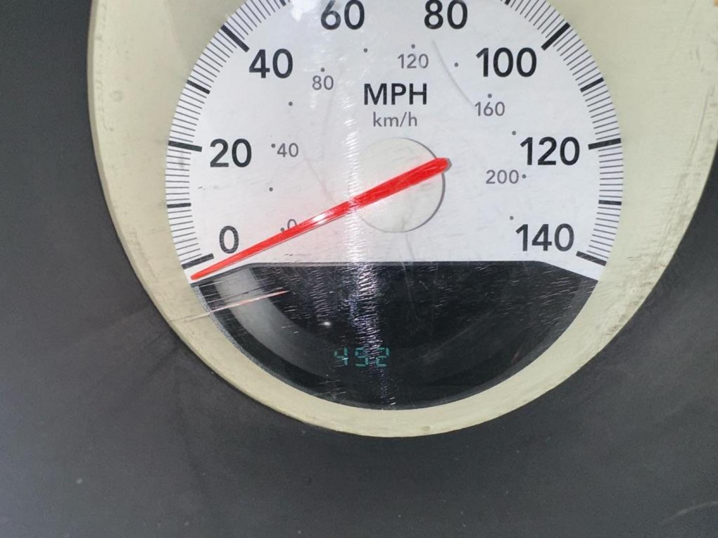 2005 DODGE MAGNUM SXT (2D4FV48V85H) with an 3.5L engine, Automatic transmission, located at 1030 S. 22nd St., Bismarck, ND, 58504, (701) 258-0022, 46.793560, -100.758118 - Photo#9