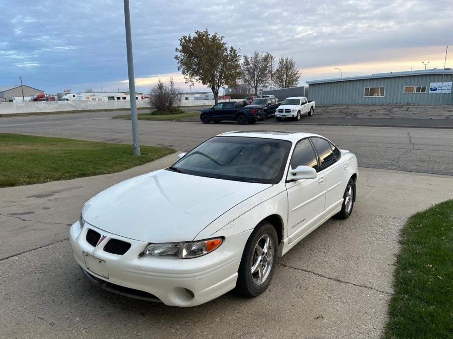 2002 PONTIAC GRAND PRIX GT (1G2WP52K02F) with an 3.8L engine, Automatic transmission, located at 1030 S. 22nd St., Bismarck, ND, 58504, (701) 258-0022, 46.793560, -100.758118 - 3.8 LITER 25-28MPG - Photo#4