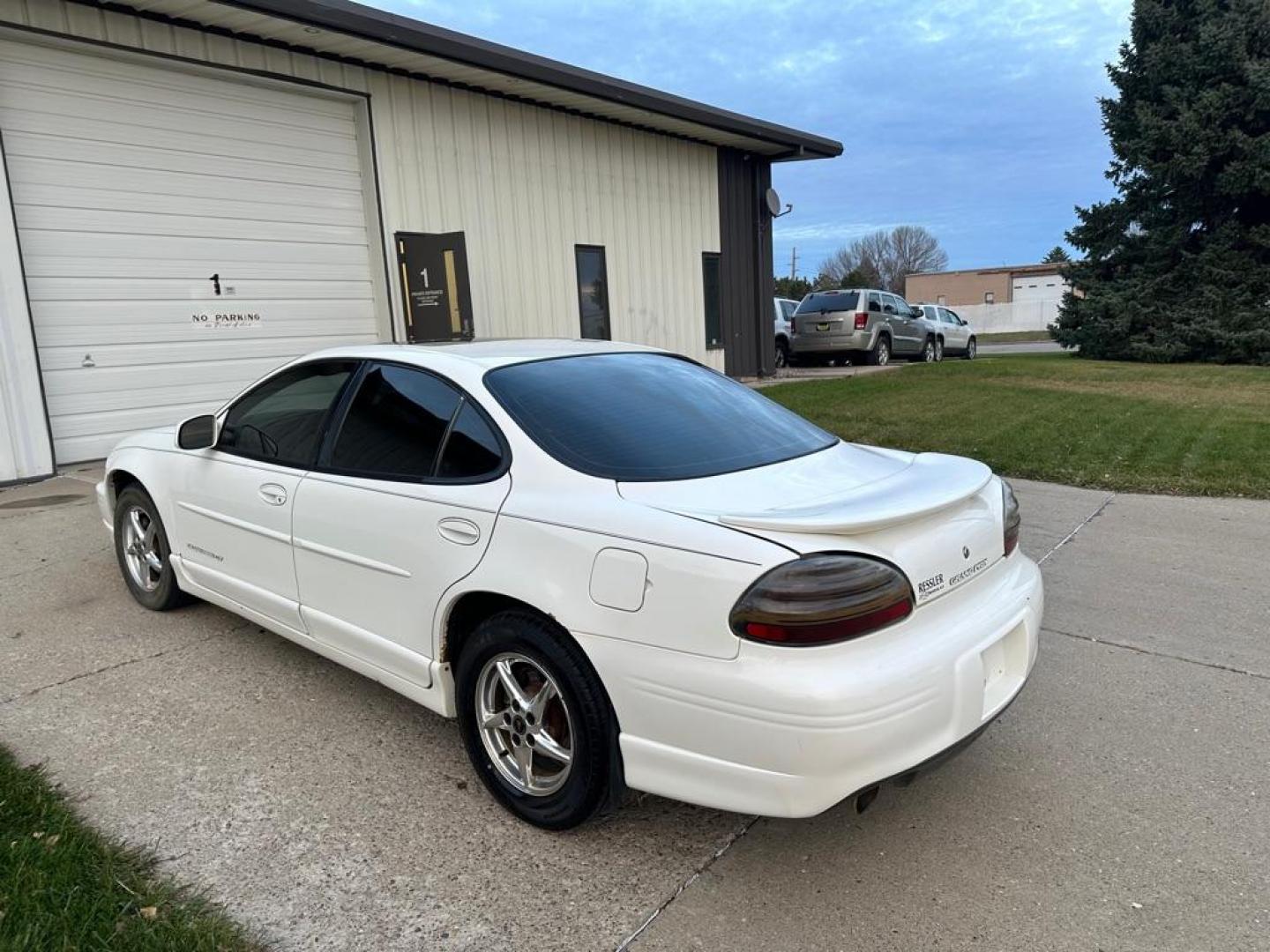 2002 PONTIAC GRAND PRIX GT (1G2WP52K02F) with an 3.8L engine, Automatic transmission, located at 1030 S. 22nd St., Bismarck, ND, 58504, (701) 258-0022, 46.793560, -100.758118 - 3.8 LITER 25-28MPG - Photo#5