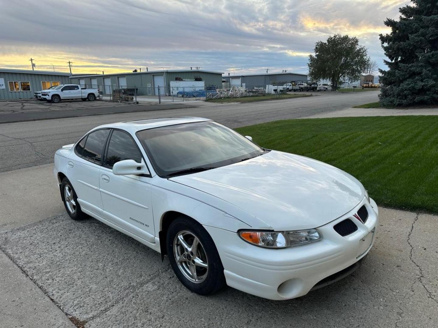 2002 PONTIAC GRAND PRIX GT (1G2WP52K02F) with an 3.8L engine, Automatic transmission, located at 1030 S. 22nd St., Bismarck, ND, 58504, (701) 258-0022, 46.793560, -100.758118 - 3.8 LITER 25-28MPG - Photo#6