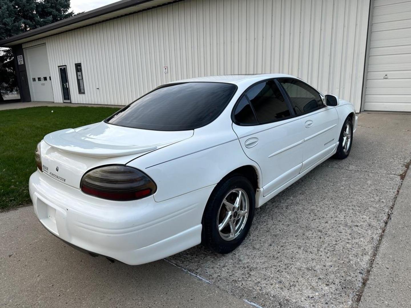 2002 PONTIAC GRAND PRIX GT (1G2WP52K02F) with an 3.8L engine, Automatic transmission, located at 1030 S. 22nd St., Bismarck, ND, 58504, (701) 258-0022, 46.793560, -100.758118 - 3.8 LITER 25-28MPG - Photo#7