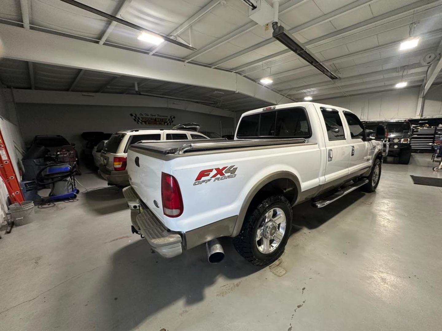 2007 WHITE FORD F250 SUPER DUTY (1FTSW21P57E) with an 6.0L engine, Automatic transmission, located at 1030 S. 22nd St., Bismarck, ND, 58504, (701) 258-0022, 46.793560, -100.758118 - KING RANCH OPTIONS. NEW TIRES, NEW BRAKES, FIFTH WHEEL, TONEAU COVERE. NEW INJECTORS. NICE CLEAN TRUCK, READY TO GO! - Photo#3