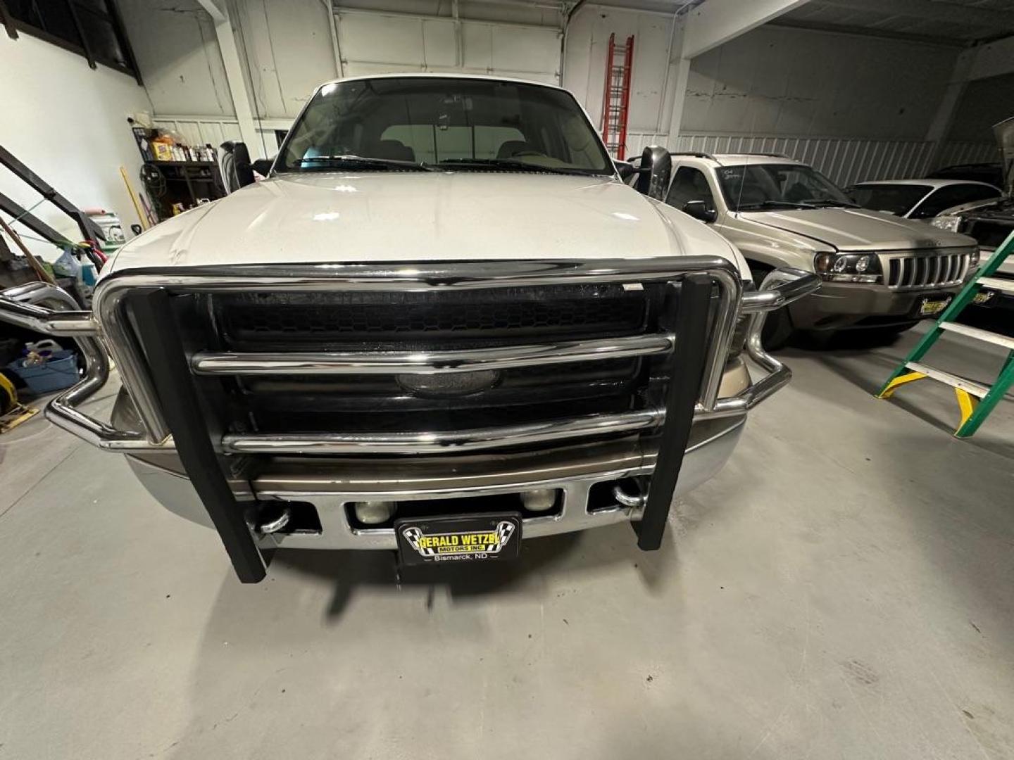 2007 WHITE FORD F250 SUPER DUTY (1FTSW21P57E) with an 6.0L engine, Automatic transmission, located at 1030 S. 22nd St., Bismarck, ND, 58504, (701) 258-0022, 46.793560, -100.758118 - KING RANCH OPTIONS. NEW TIRES, NEW BRAKES, FIFTH WHEEL, TONEAU COVERE. NEW INJECTORS. NICE CLEAN TRUCK, READY TO GO! - Photo#5