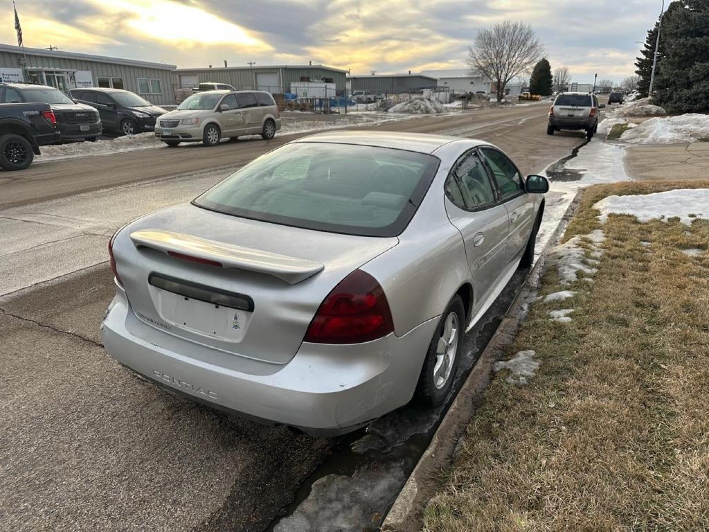 2005 PONTIAC GRAND PRIX (2G2WP522151) with an 3.8L engine, Automatic transmission, located at 1030 S. 22nd St., Bismarck, ND, 58504, (701) 258-0022, 46.793560, -100.758118 - Photo#1