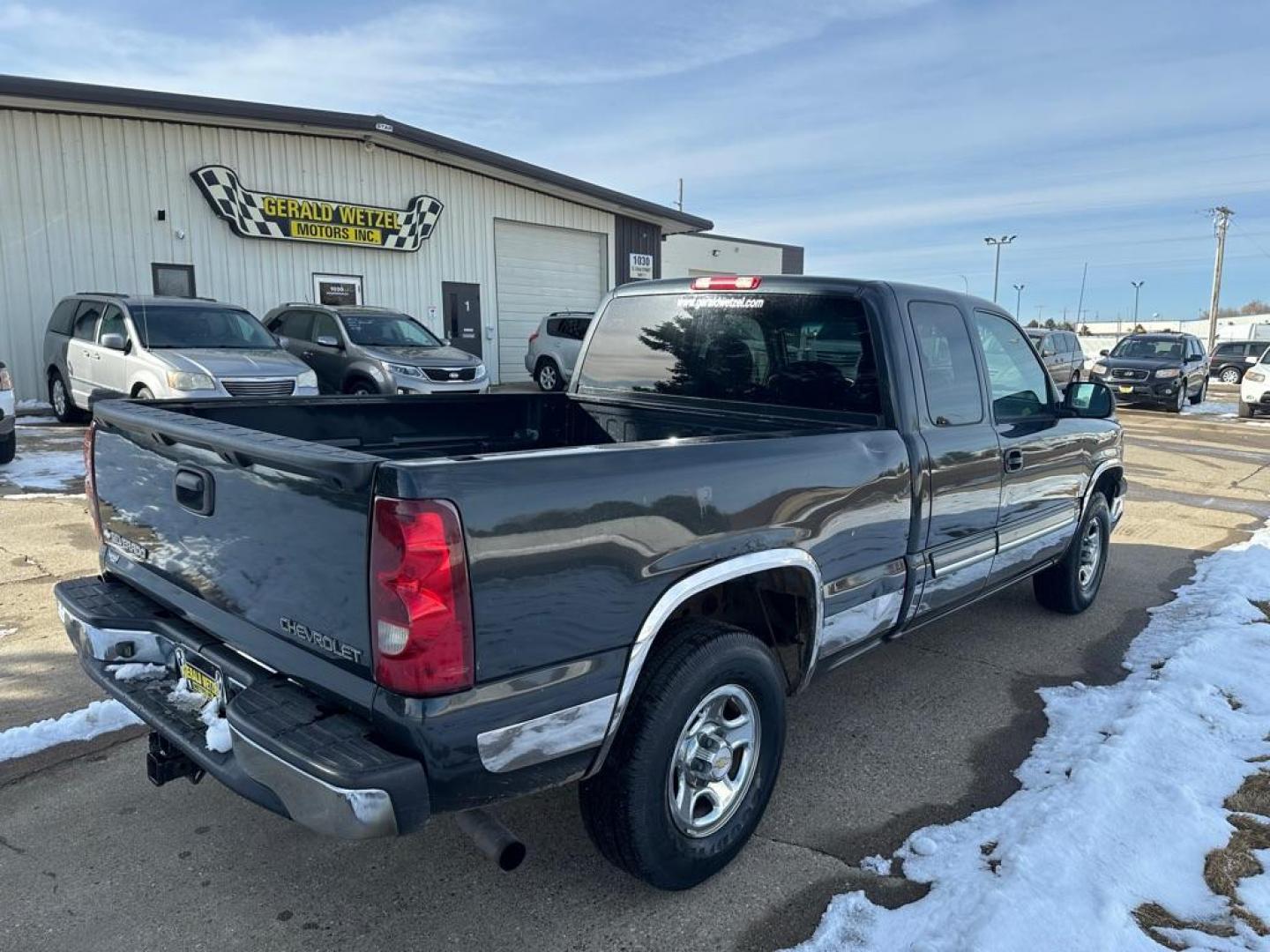 2003 CHEVROLET SILVERADO 1500 (1GCEK19T03E) with an 5.3L engine, Automatic transmission, located at 1030 S. 22nd St., Bismarck, ND, 58504, (701) 258-0022, 46.793560, -100.758118 - Photo#5