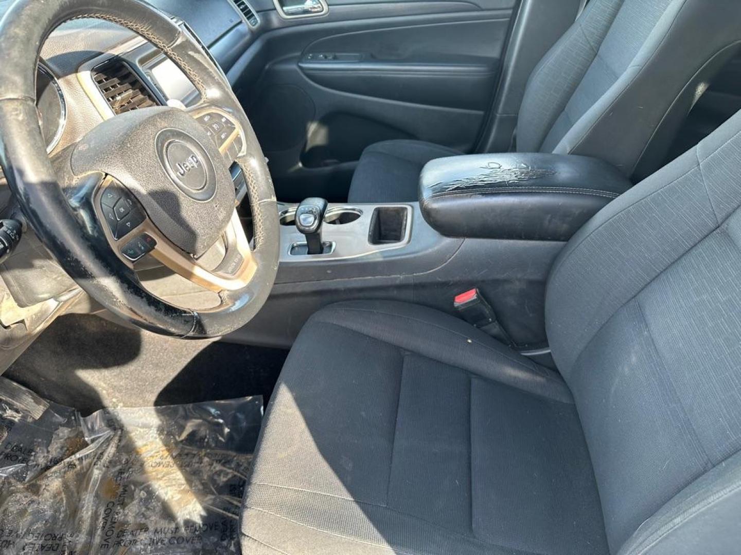 2014 JEEP GRAND CHEROKEE LAREDO (1C4RJFAG8EC) with an 3.6L engine, Automatic transmission, located at 1030 S. 22nd St., Bismarck, ND, 58504, (701) 258-0022, 46.793560, -100.758118 - Photo#3