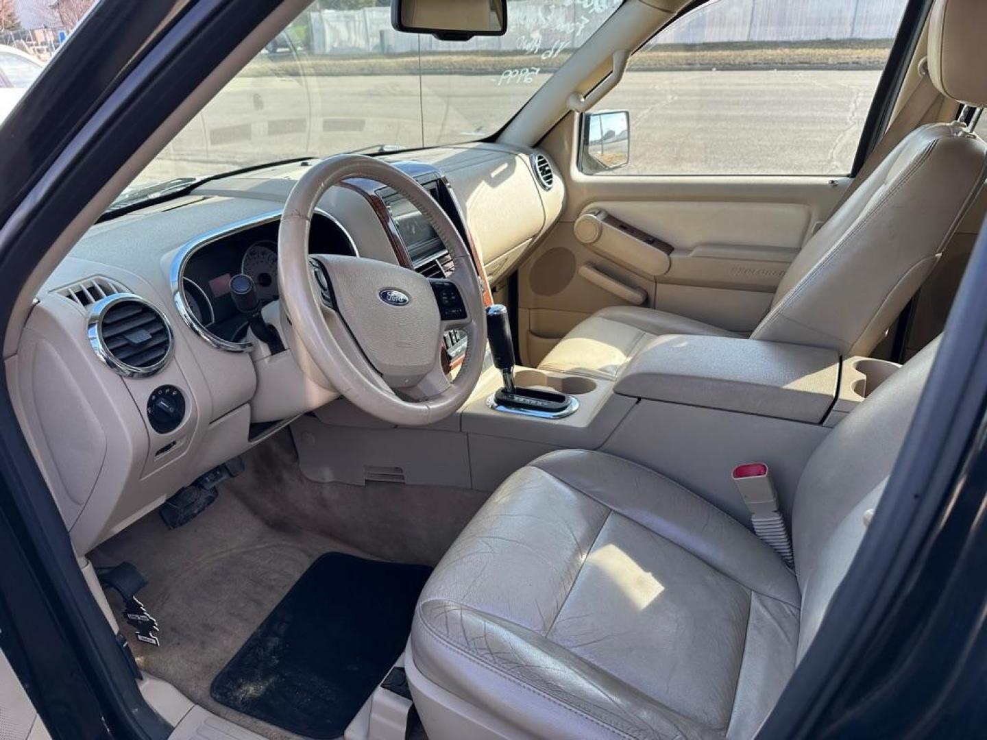 2006 FORD EXPLORER EDDIE BAUER (1FMEU74E86Z) with an 4.0L engine, Automatic transmission, located at 1030 S. 22nd St., Bismarck, ND, 58504, (701) 258-0022, 46.793560, -100.758118 - Photo#6