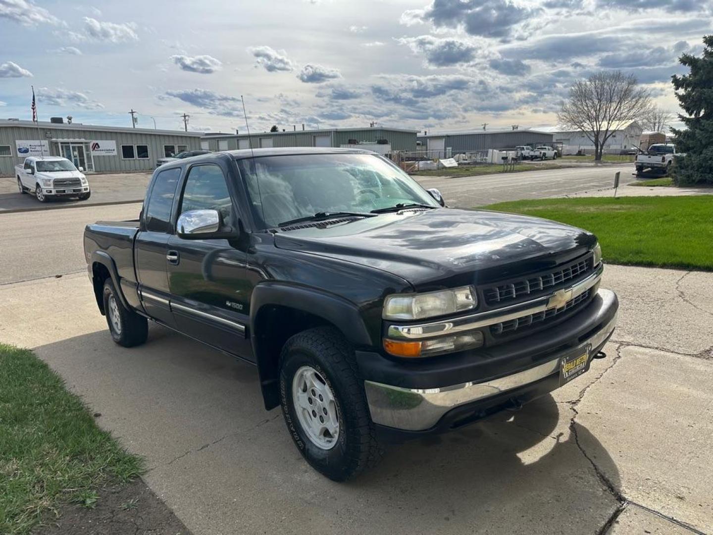 2002 CHEVROLET SILVERADO 1500 (1GCEK19T42E) with an 5.3L engine, Automatic transmission, located at 1030 S. 22nd St., Bismarck, ND, 58504, (701) 258-0022, 46.793560, -100.758118 - REBUILT TRANSMISSION - Photo#2