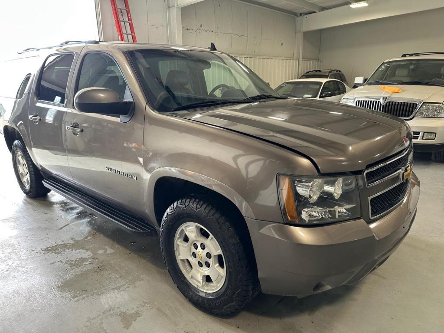 2013 GREY CHEVROLET SUBURBAN 1500 LT (1GNSKJE73DR) with an 5.3L engine, Automatic transmission, located at 1030 S. 22nd St., Bismarck, ND, 58504, (701) 258-0022, 46.793560, -100.758118 - Photo#3