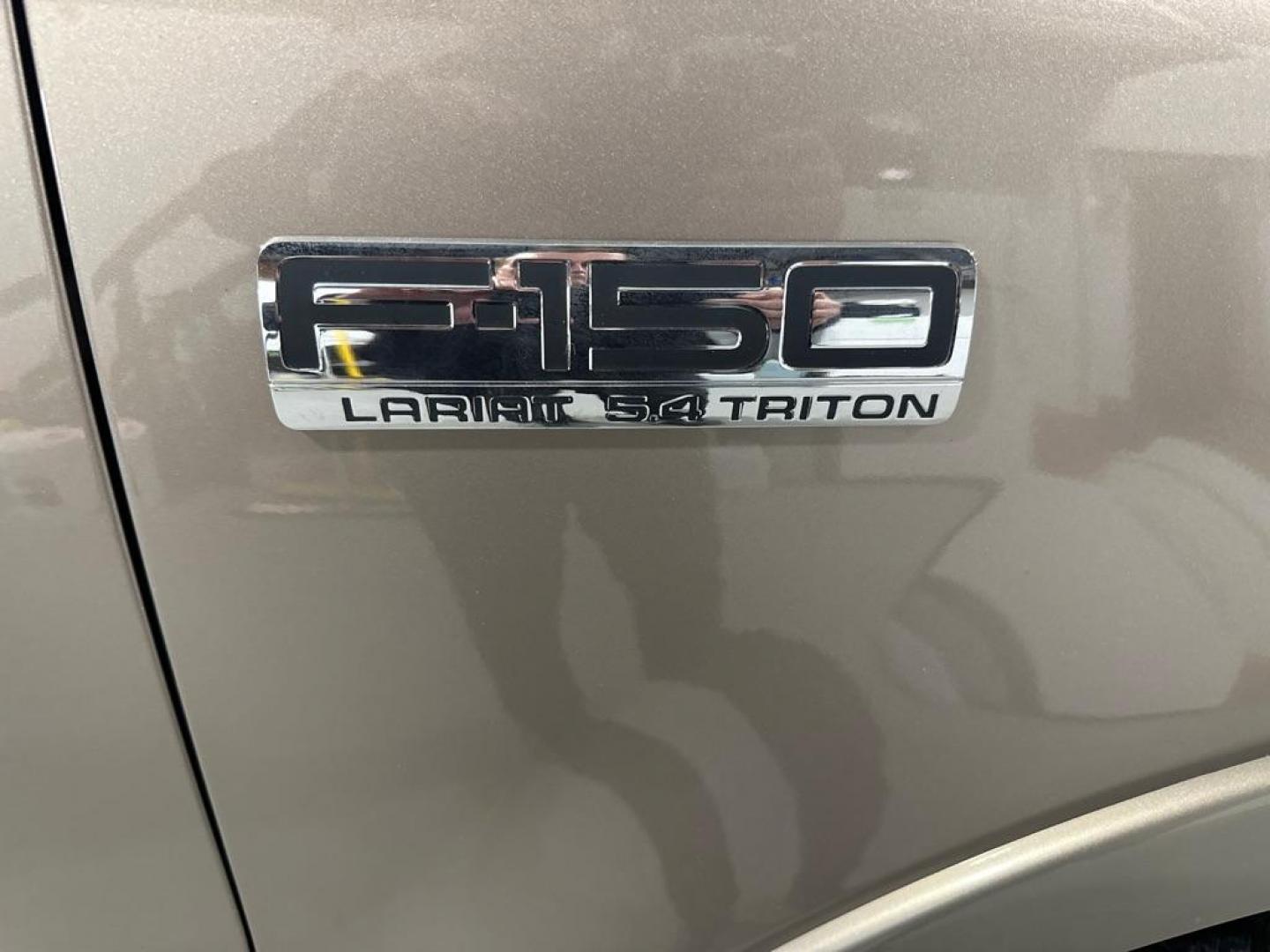 2004 FORD F150 SUPERCREW (1FTPW14594K) with an 5.4L engine, Automatic transmission, located at 1030 S. 22nd St., Bismarck, ND, 58504, (701) 258-0022, 46.793560, -100.758118 - Photo#4