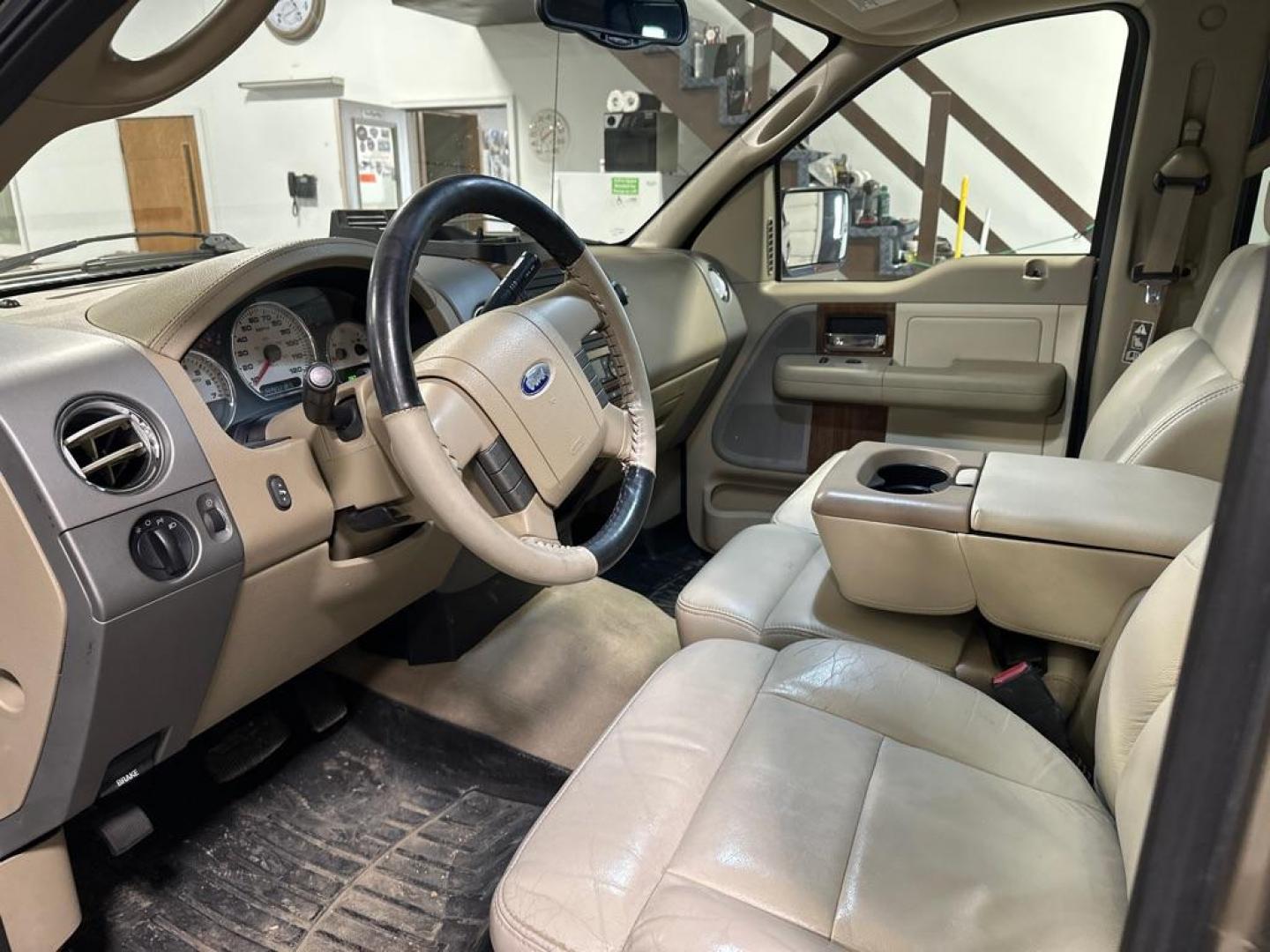 2004 FORD F150 SUPERCREW (1FTPW14594K) with an 5.4L engine, Automatic transmission, located at 1030 S. 22nd St., Bismarck, ND, 58504, (701) 258-0022, 46.793560, -100.758118 - Photo#6