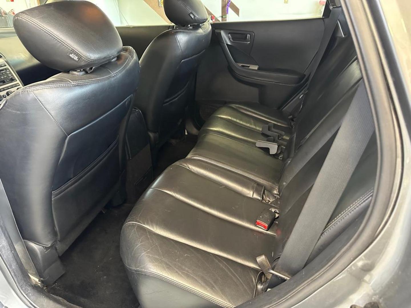 2005 NISSAN MURANO SL (JN8AZ08W55W) with an 3.5L engine, Continuously Variable transmission, located at 1030 S. 22nd St., Bismarck, ND, 58504, (701) 258-0022, 46.793560, -100.758118 - Photo#4