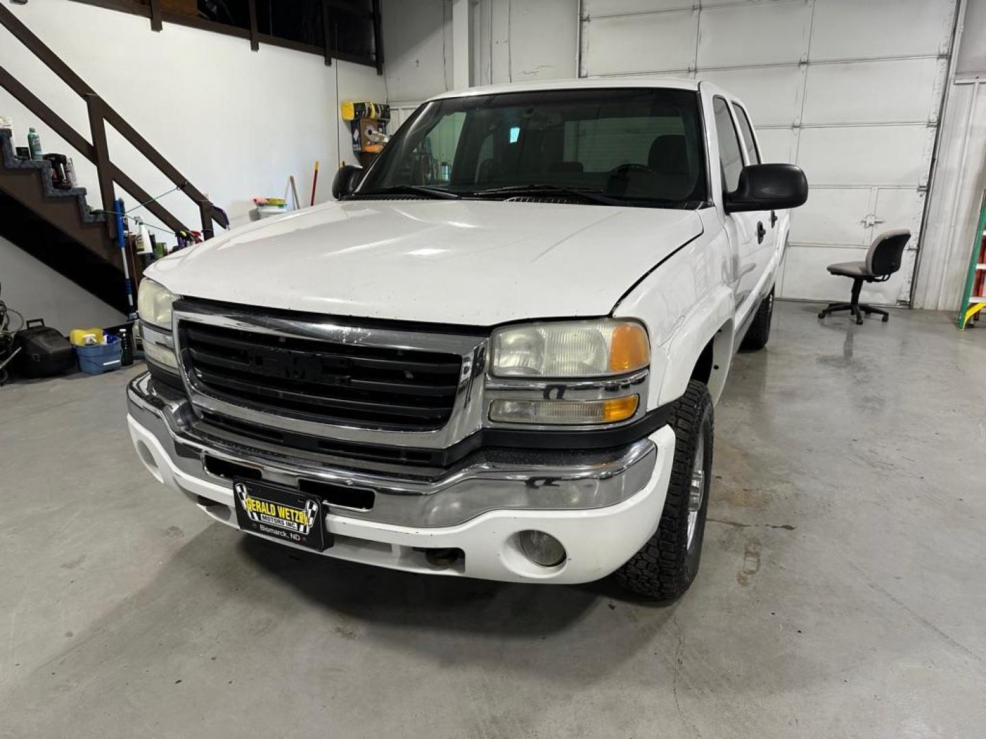 2003 GMC SIERRA 2500 HEAVY DUTY (1GTHK23U73F) with an 6.0L engine, Automatic transmission, located at 1030 S. 22nd St., Bismarck, ND, 58504, (701) 258-0022, 46.793560, -100.758118 - 6.0 LITER 2500 SERIES - Photo#1