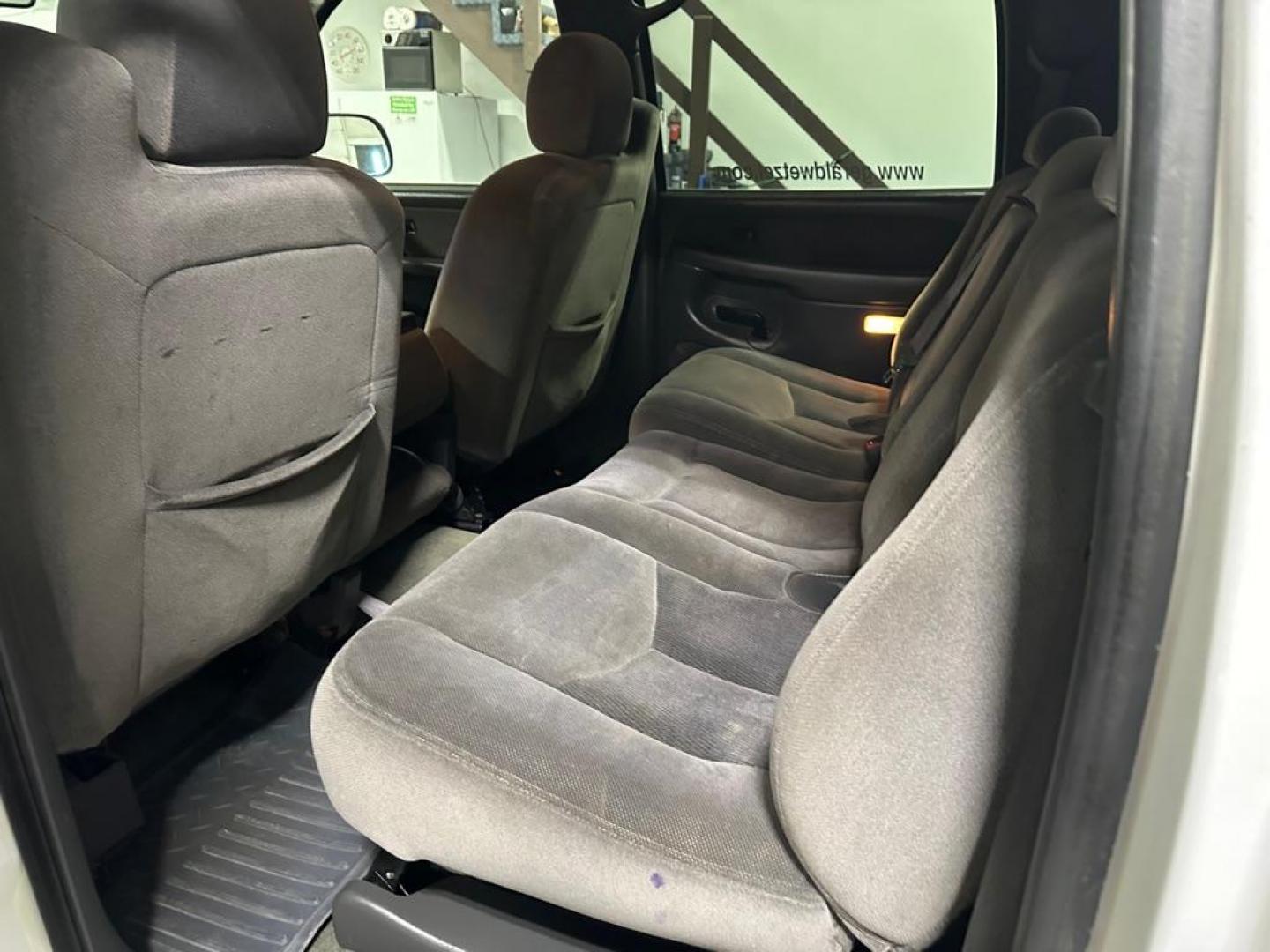 2003 GMC SIERRA 2500 HEAVY DUTY (1GTHK23U73F) with an 6.0L engine, Automatic transmission, located at 1030 S. 22nd St., Bismarck, ND, 58504, (701) 258-0022, 46.793560, -100.758118 - 6.0 LITER 2500 SERIES - Photo#4