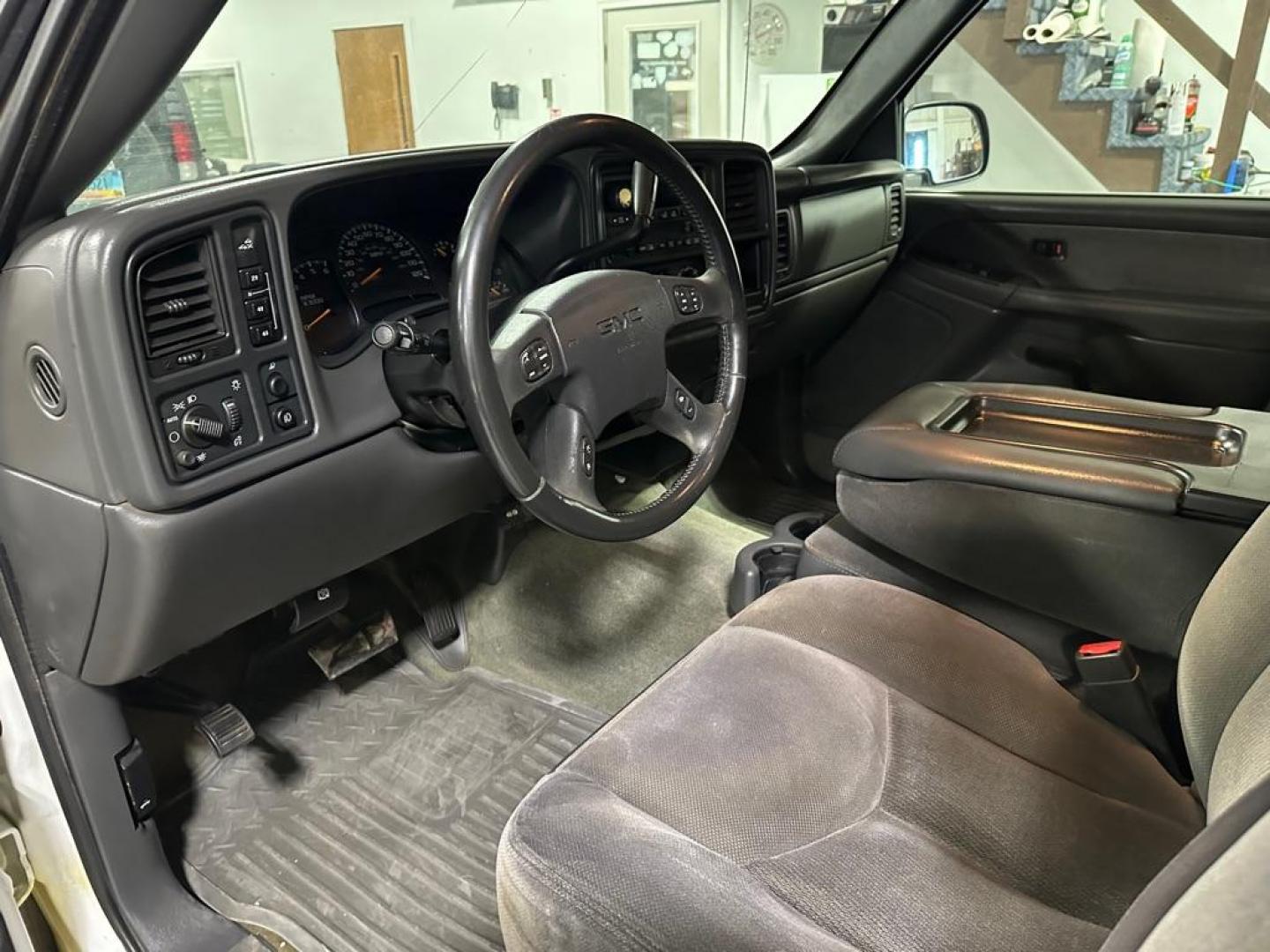2003 GMC SIERRA 2500 HEAVY DUTY (1GTHK23U73F) with an 6.0L engine, Automatic transmission, located at 1030 S. 22nd St., Bismarck, ND, 58504, (701) 258-0022, 46.793560, -100.758118 - 6.0 LITER 2500 SERIES - Photo#5